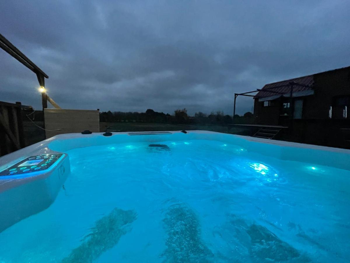 Myinsolite - Tiny-House, Jacuzzi, Brasero, Piscine エーグ・モルト エクステリア 写真