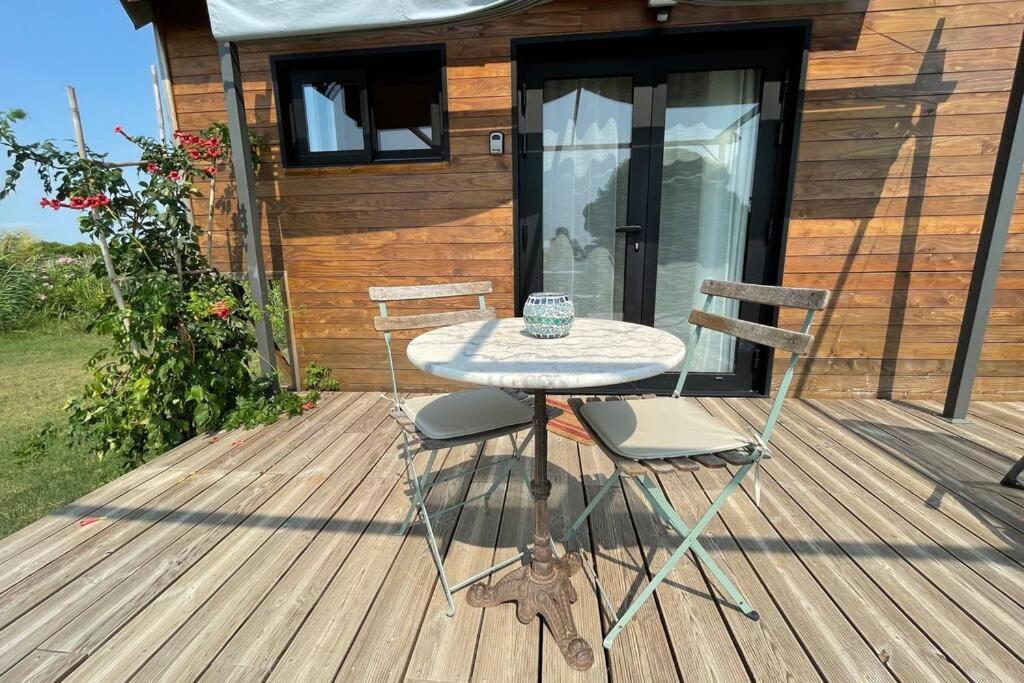 Myinsolite - Tiny-House, Jacuzzi, Brasero, Piscine エーグ・モルト エクステリア 写真