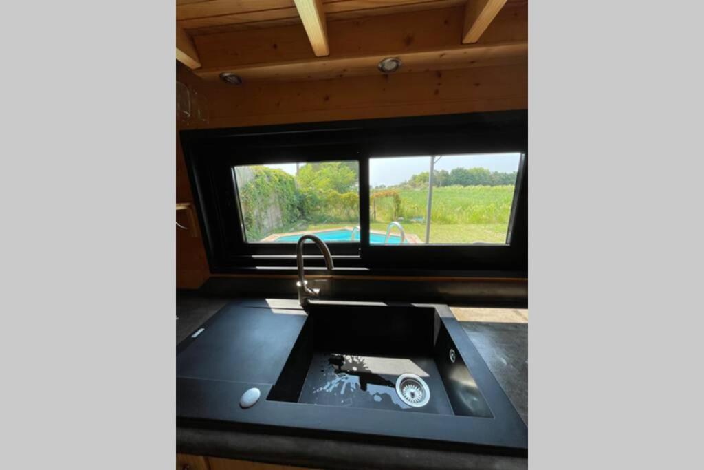 Myinsolite - Tiny-House, Jacuzzi, Brasero, Piscine エーグ・モルト エクステリア 写真