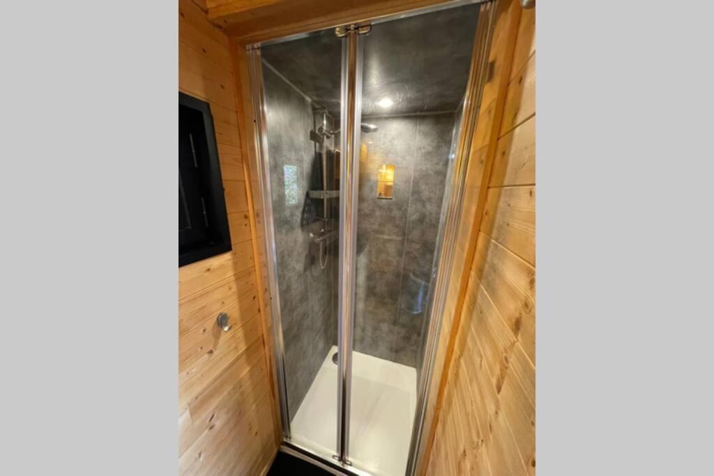 Myinsolite - Tiny-House, Jacuzzi, Brasero, Piscine エーグ・モルト エクステリア 写真