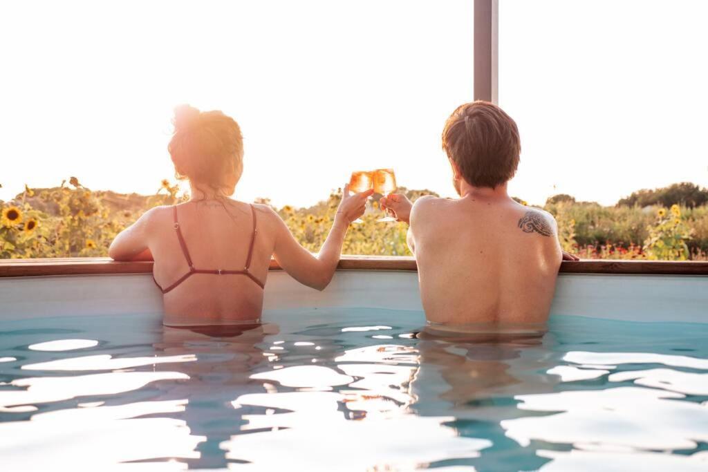 Myinsolite - Tiny-House, Jacuzzi, Brasero, Piscine エーグ・モルト エクステリア 写真